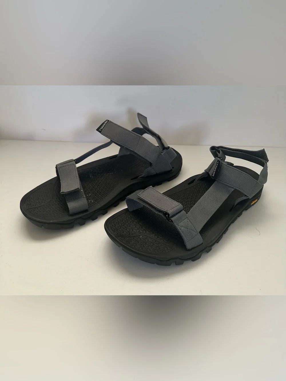 Merrell Sandals Mens SZ 9 Charcoal Breakwater Strap Hiking Vibram Outdoor Shoes